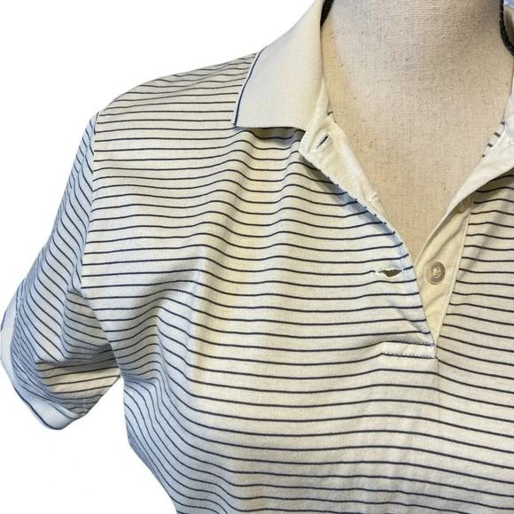 Cutter & Buck Woman’s polo shirt
A/15 - Picture 2 of 8